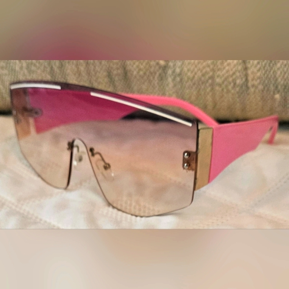 πStylish Oversized Pink Gradient Hot Pink Frame Sunglasses π - Picture 3 of 6